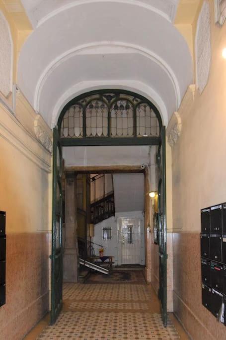 Huge Family Friendly 2br Downtown - Deco House Apartment *