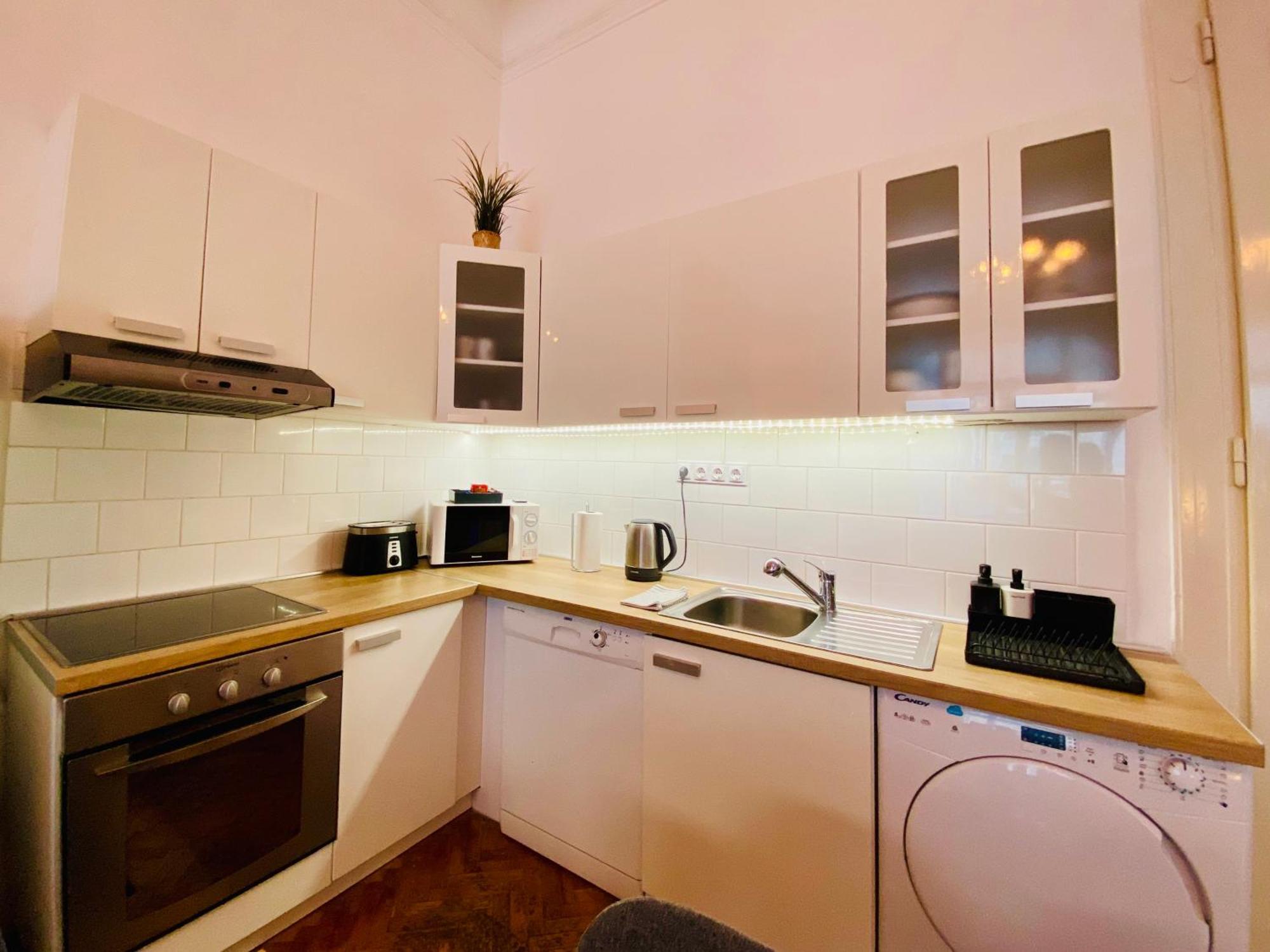 Apartment Huge Family Friendly 2br Downtown - Deco House *