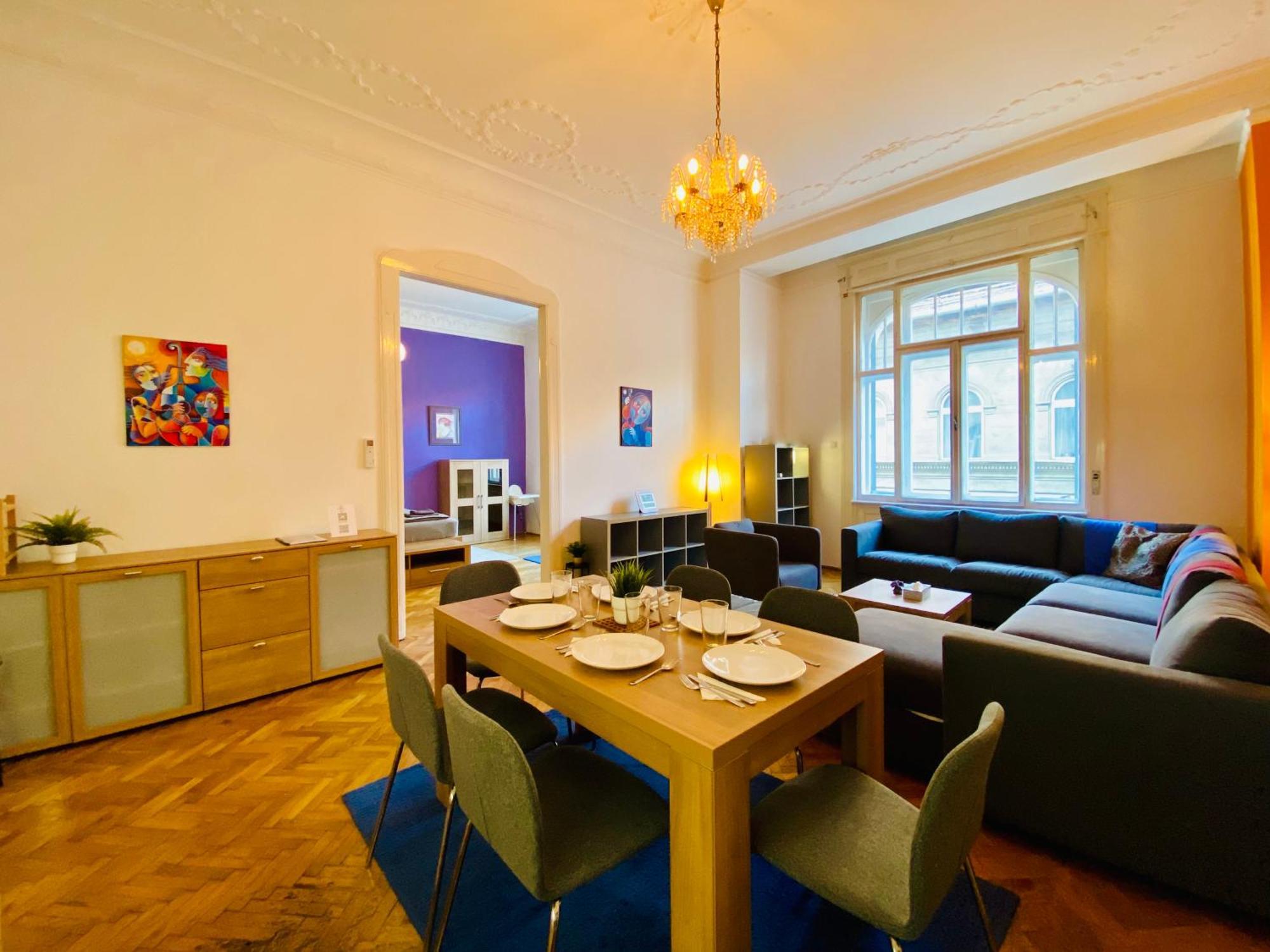 Huge Family Friendly 2br Downtown - Deco House Apartment