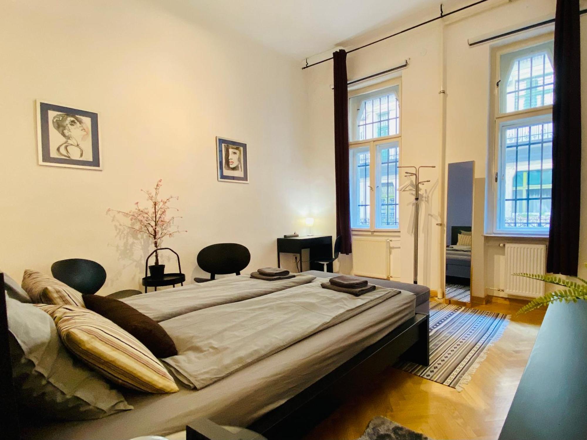 Huge Family Friendly 2br Downtown - Deco House Apartment *