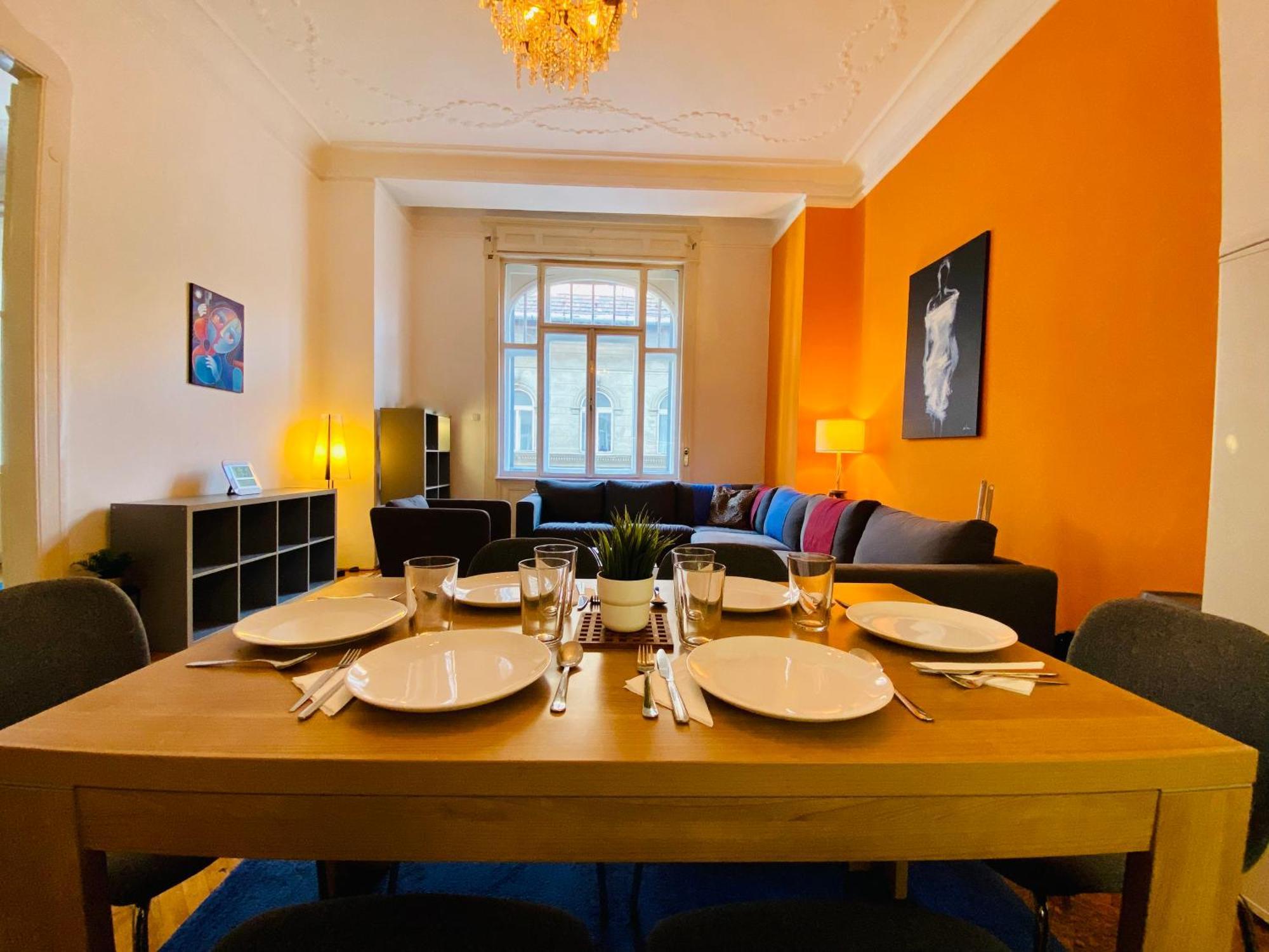 Huge Family Friendly 2br Downtown - Deco House *